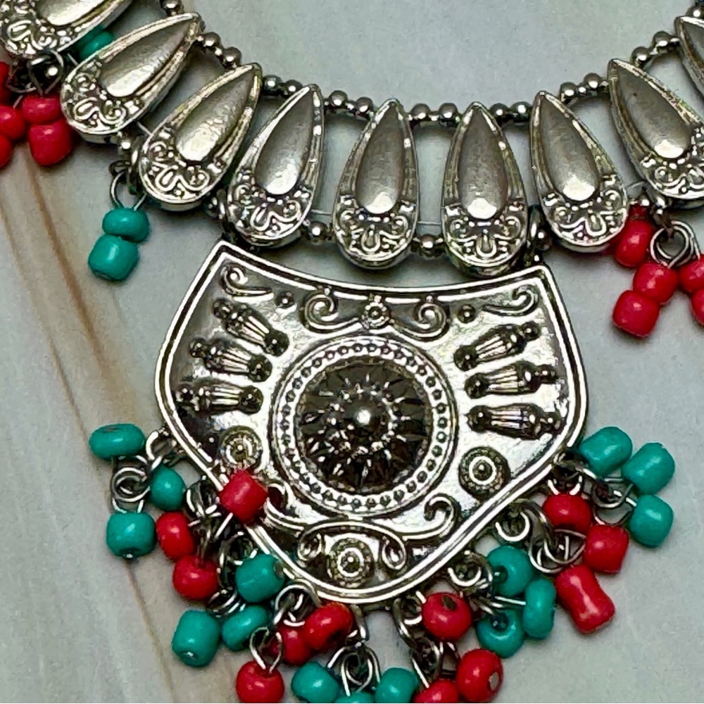 Silver tone Bead and Medallion Fashion Necklace - Picture 6 of 8